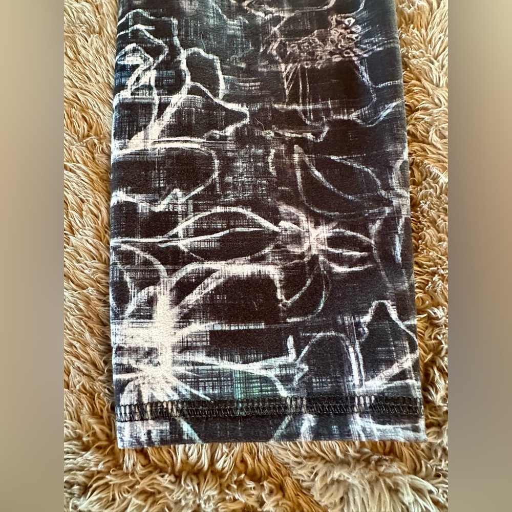 Spyder Black and White Patterned Leggings Size Medium - Picture 9 of 16
